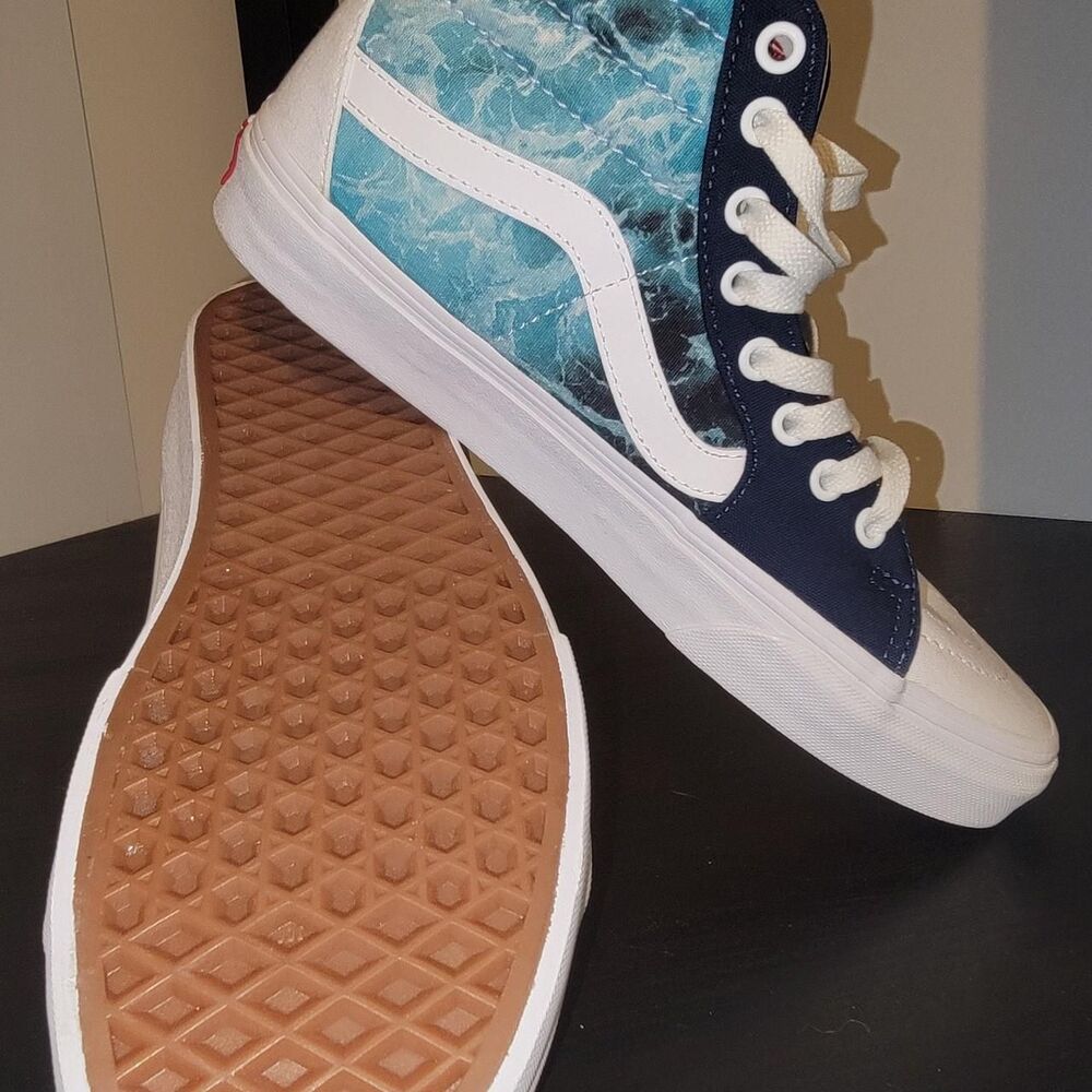 Custom designed National Geographic x Vans Sk8 hi-top. New w/out tags.
